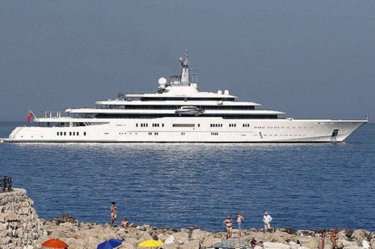 Les oligarques russes cachent leurs yachts : l'effet de la guerre de Poutine