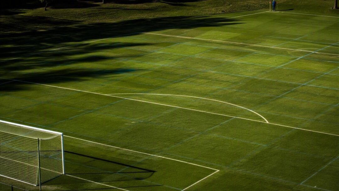 Stratégies footballistiques : comment structurer un plan de jeu efficace