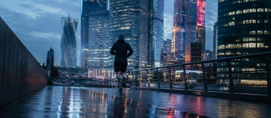 Ethereum vs Nasdaq: Tom Lee analyseert de markttrends van juli en augustus 2026