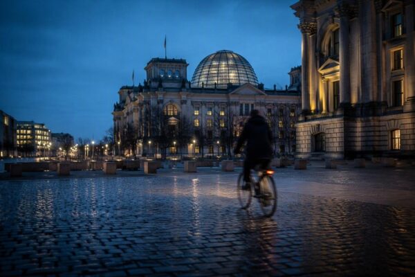 Berlin riskiert Geldentzug, wenn Linke regiert