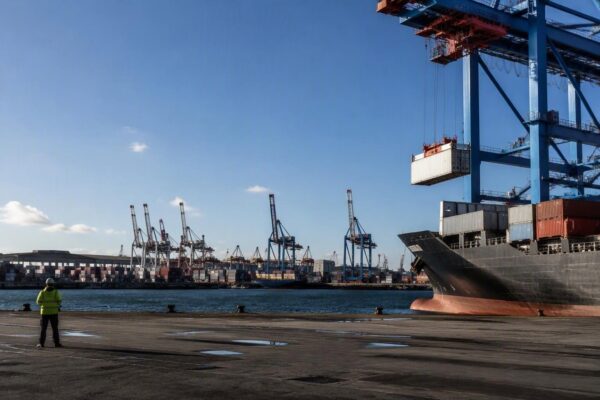 Bundeshilfe für Kaimauern, A-7-K20 und China-Geschäft im Hamburger Hafen