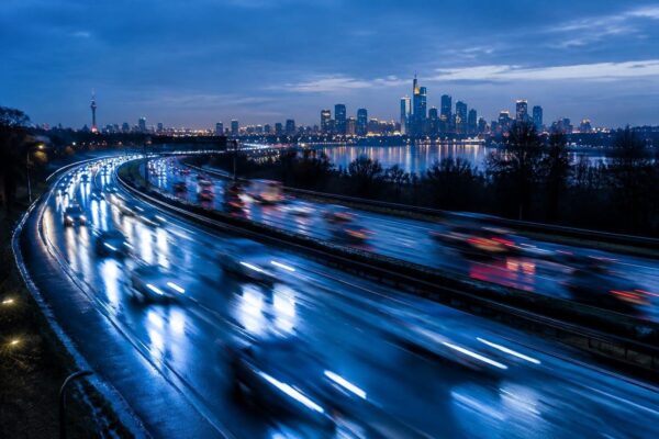 Wachstum 2026: Bundesregierung prognostiziert 1,3 % – Reformbedarf betont