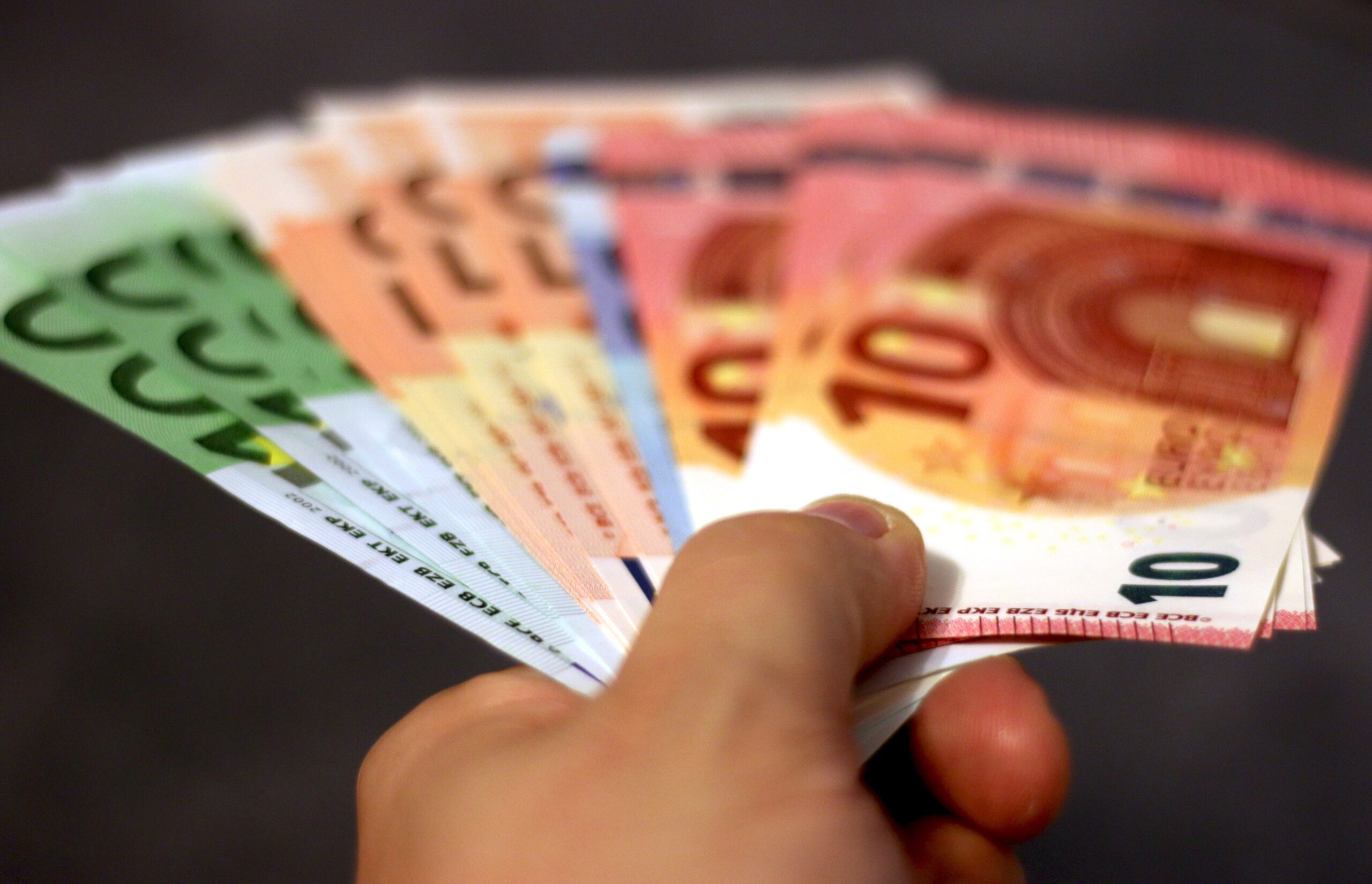 Perché la sterlina è così forte?