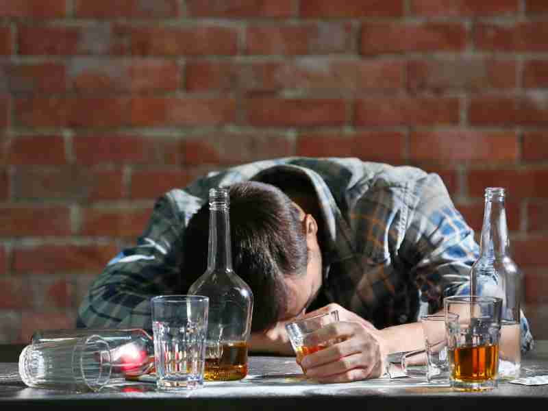 Come denunciare un alcolista