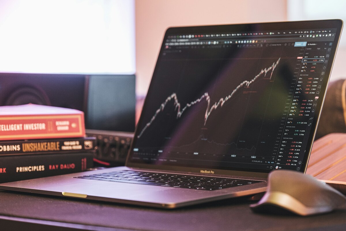 Quali sono i migliori strumenti per monitorare l'andamento dei mercati finanziari