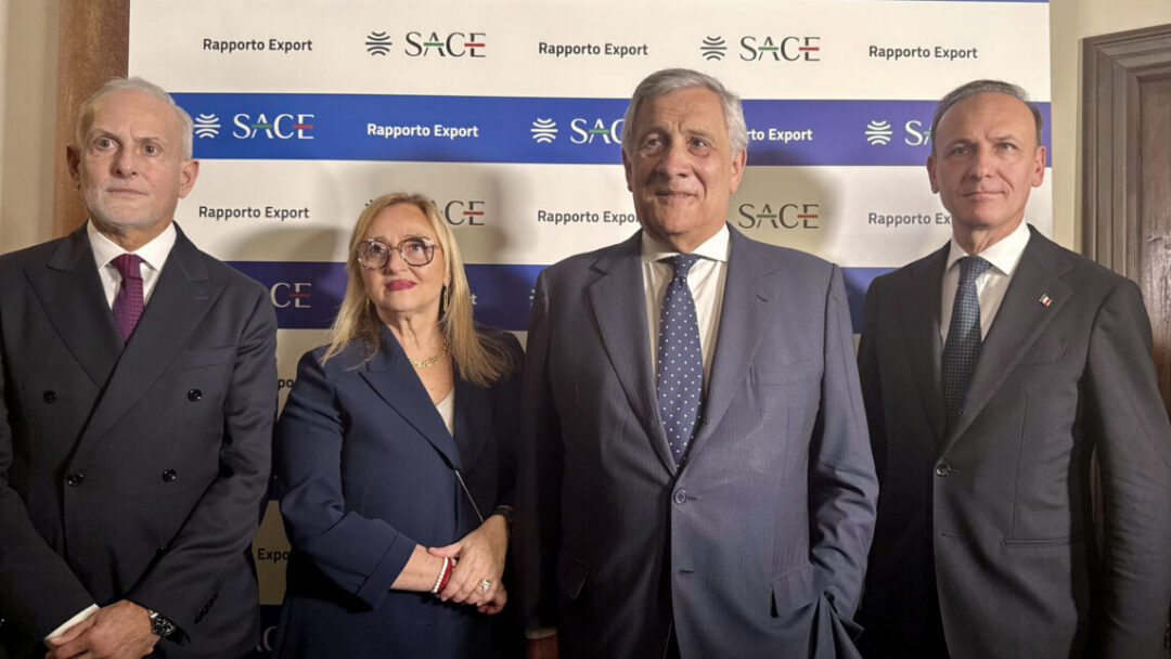 da sx Michele Pignotti, AD SACE On.Lucia Albano, Sottosegretario Ministero dell’Economia e delle Finanze On.Antonio Tajani, Vicepresidente del Consiglio dei Ministri e Ministro degli Affari Esteri e della Cooperazione Internazionale Guglielmo Picchi, Presidente SACE