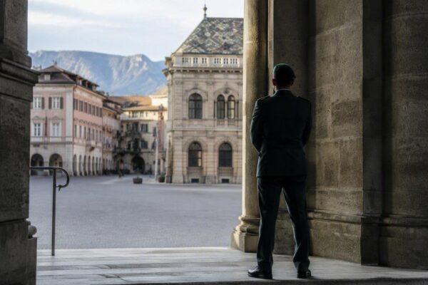 Generale Putzu saluta Bolzano: collaborazione tra Guardia di Finanza e Comune
