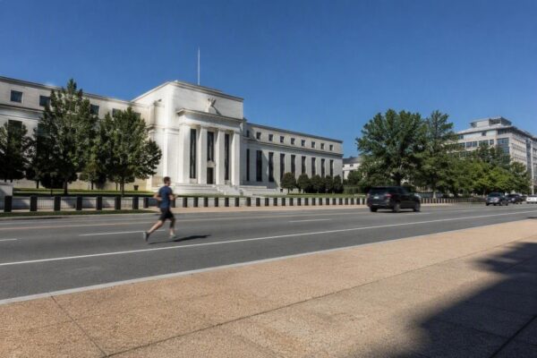 Usare le previsioni di inflazione porta la Fed al 7-8 %