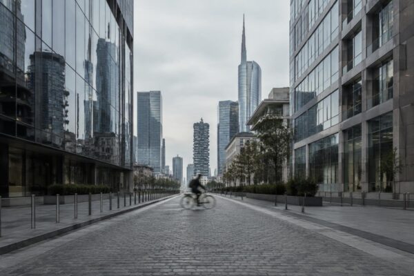 Mercati europei positivi, Borsa di Milano +0,65% su auto e banche
