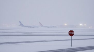 nevasca em nova york causa cancelamentos massivos de voos 1766804052