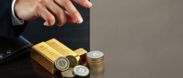 cripto em foco schiff critica estrategia de comprar na baixa enquanto szabo alerta sobre vulnerabilidades legais 1771426761