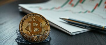 recuperacao do bitcoin esbarra em dados fracos e fluxo de derivativos 1773043846