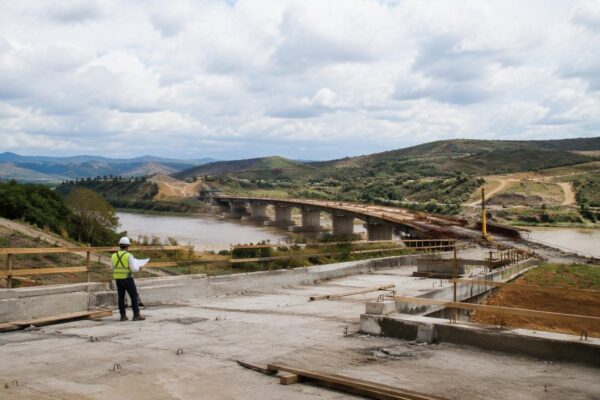 Investimentos históricos em estradas mineiras: Lula visita obras em Governador Valadares