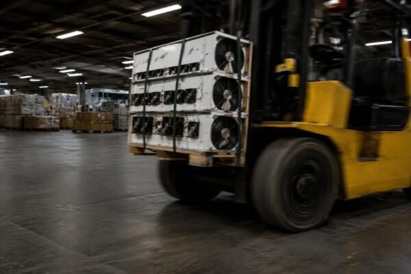 Leilão público de equipamentos para mineração de bitcoin é aberto