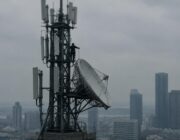 SpaceX spectrum purchase boosts tower operators, pressures AT&T and Verizon