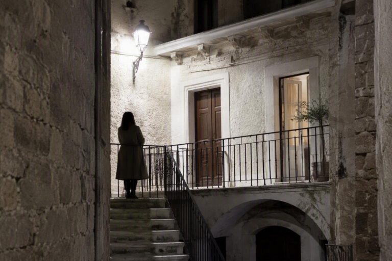 Prostituzione a L’Aquila: Scoperte Attività Illecite in Centro Massaggi