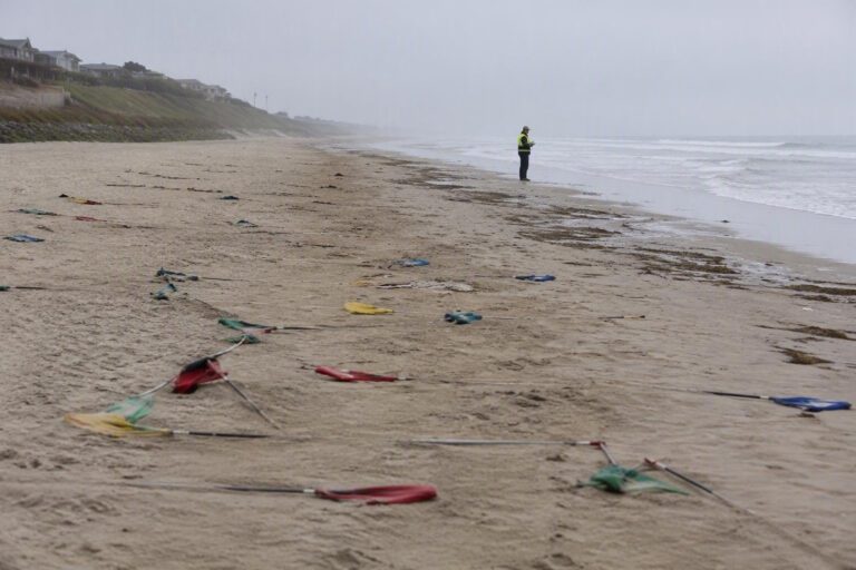 Spiagge libere a Salve: sequestrati 73 ombrelloni abusivi
