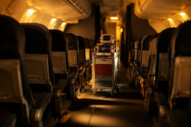 Malore in volo: 86enne colpita durante il viaggio Brindisi-Germania
