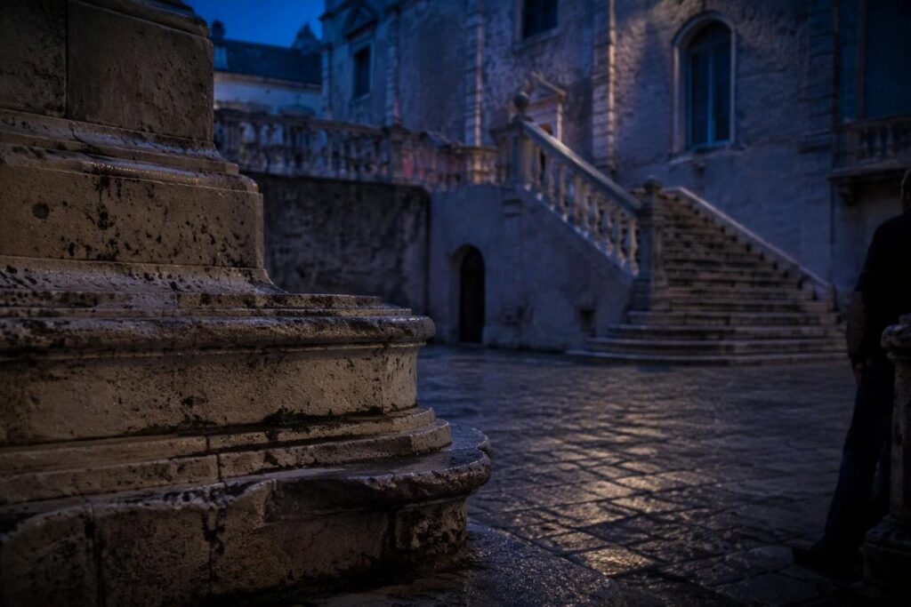 Sulmona: risarcimento di seimila euro per caduta da scalinata storica