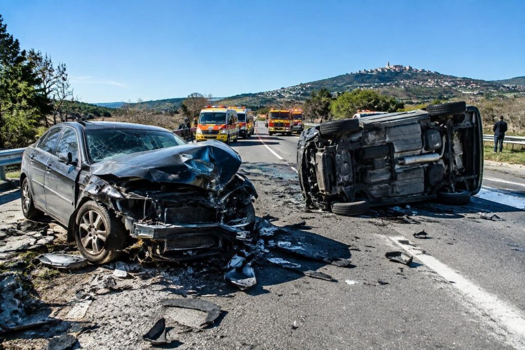 Caos stradale: collisione tripla su E45 e tre feriti su SS52
