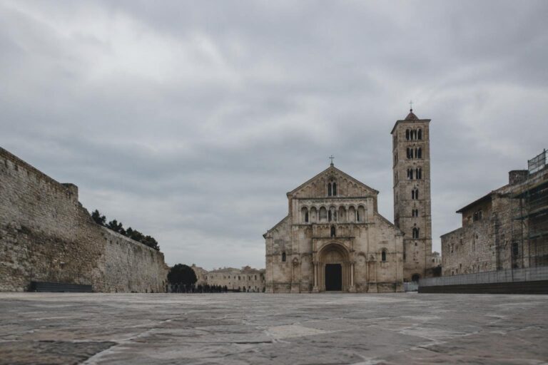 Libro su L’Aquila a Sant’Eusanio: inizia il recupero della Basilica
