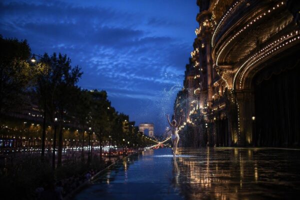 Lido stages spectacular Singin’ in the Rain with water effects