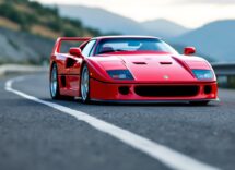 Lewis Hamilton accanto alla leggendaria Ferrari F40