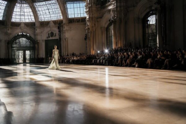 Couture: Il Film di Alice Winocour che Esplora la Resilienza Femminile