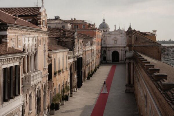 Mostra del Cinema di Venezia 2026: l'evoluzione della moda e del divismo