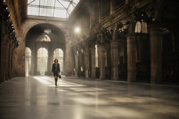 SS27 Milano Fashion Week: look iconici, performance e It Bag di tendenza