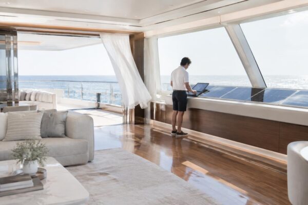 Energia a bordo di yacht di lusso: soluzioni sostenibili