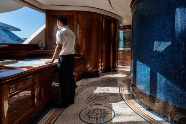Guida allo yacht di lusso tra scafi, motori e layout