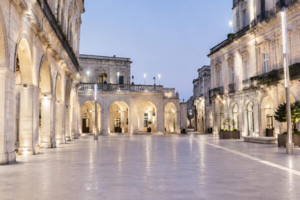 Sfilata di alta moda “Eleganza senza Tempo” invade Piazza Cervini