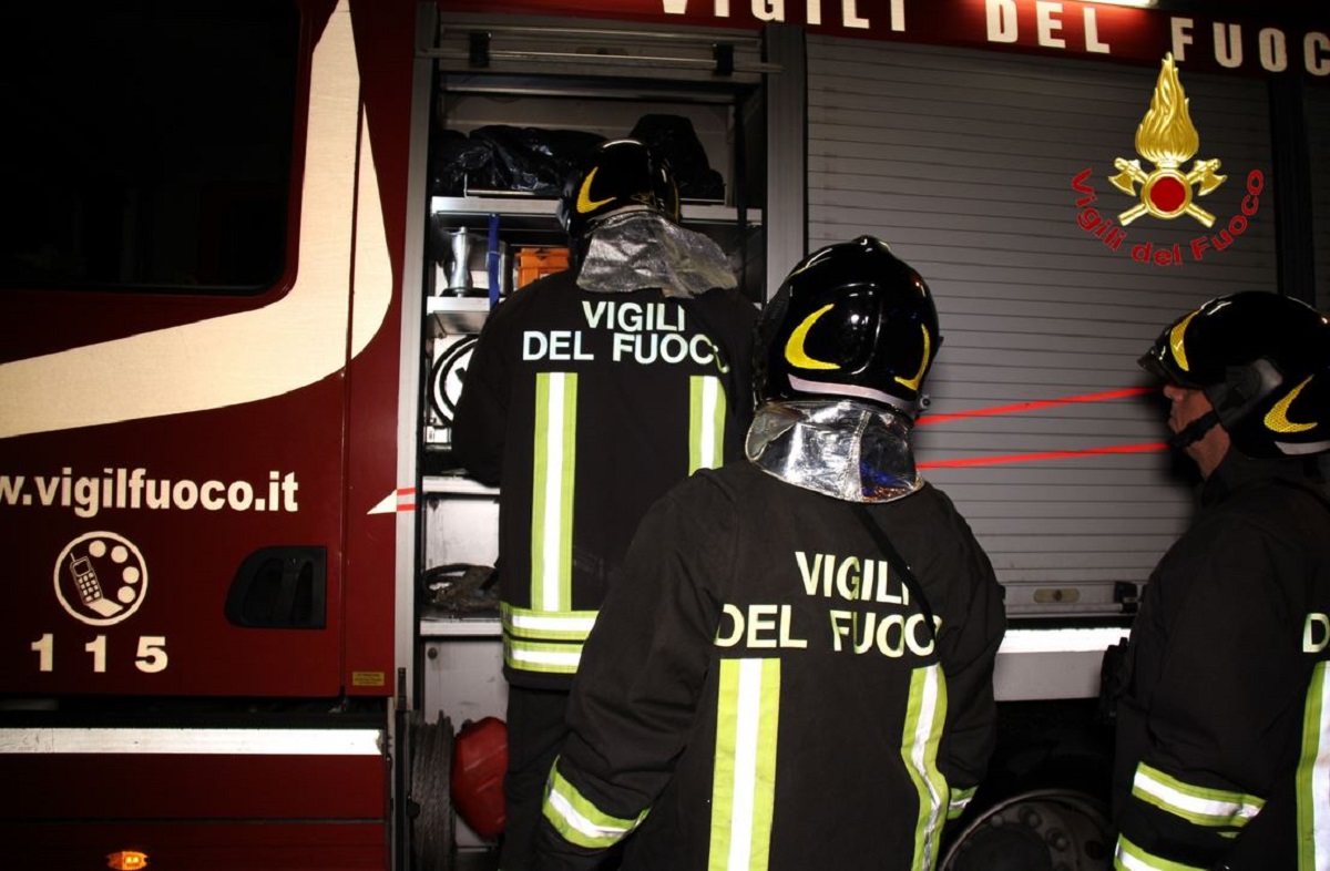 Paura a Milano, crolla controsoffitto del Cinema Ariosto: due feriti