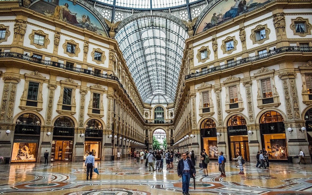 Affitti in Galleria a Milano: i brand del lusso non pagano il Comune