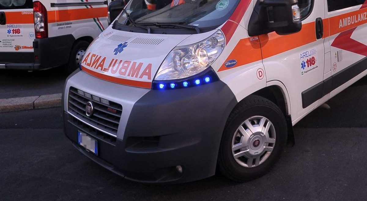 Milano, precipita dal quinto piano di un palazzo: morta 21enne