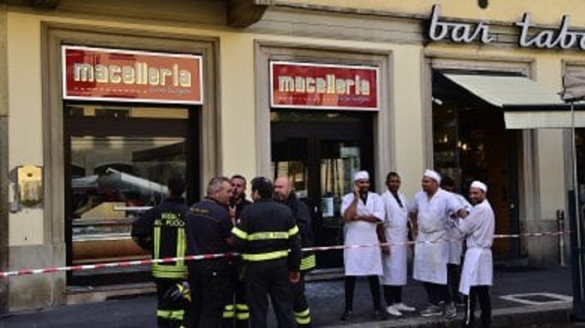 Crollo del soffitto a Milano nella storica macelleria Panzeri: 4 feriti