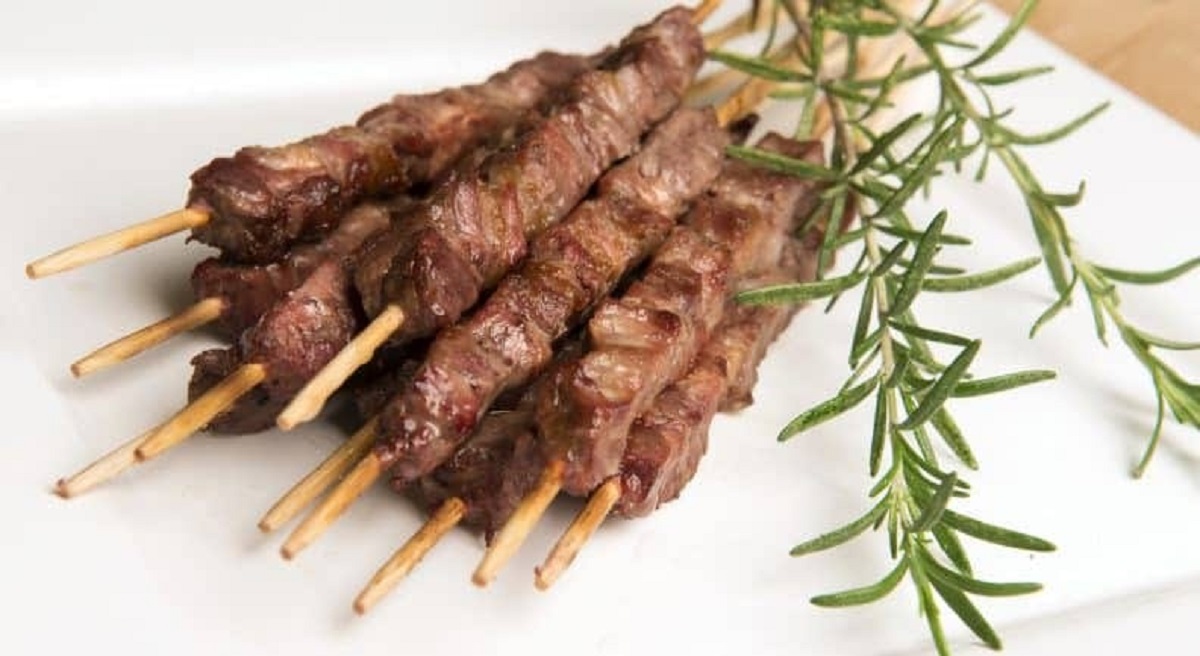 Dove mangiare gli arrosticini a Milano: i migliori locali della città