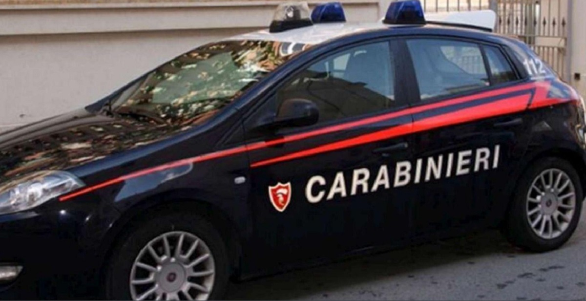 Rapina e abusa di un’anziana incontrata online: arrestato 29enne