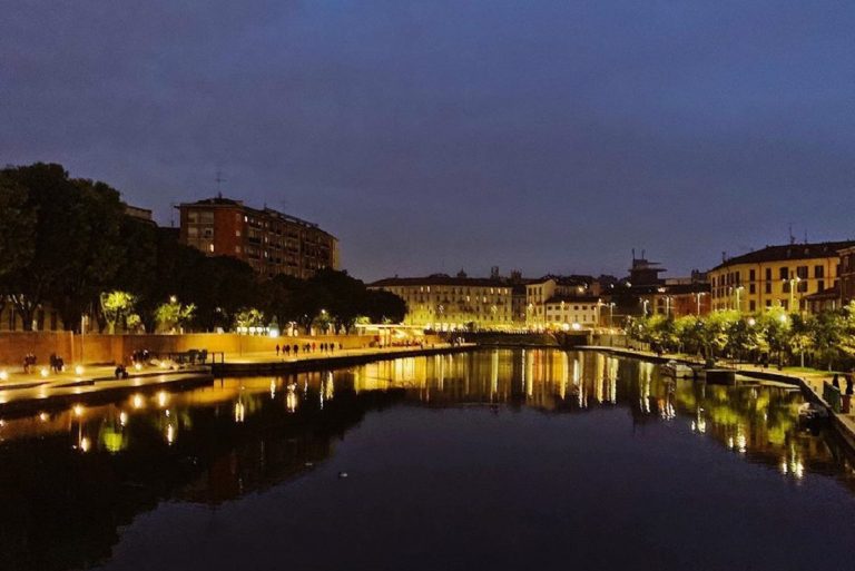 Acqua Show in Darsena per l’arrivo del Natale: spettacolo di luci e acqua