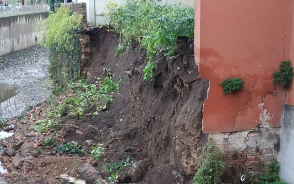 Fiume Seveso, crolla un muro di contenimento dell’argine: i danni