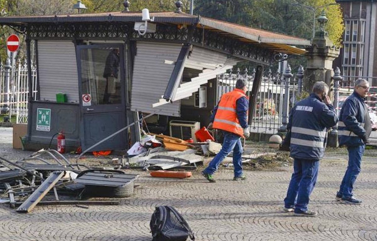 Incidente al cimitero Maggiore: 25enne si schianta contro il cancello