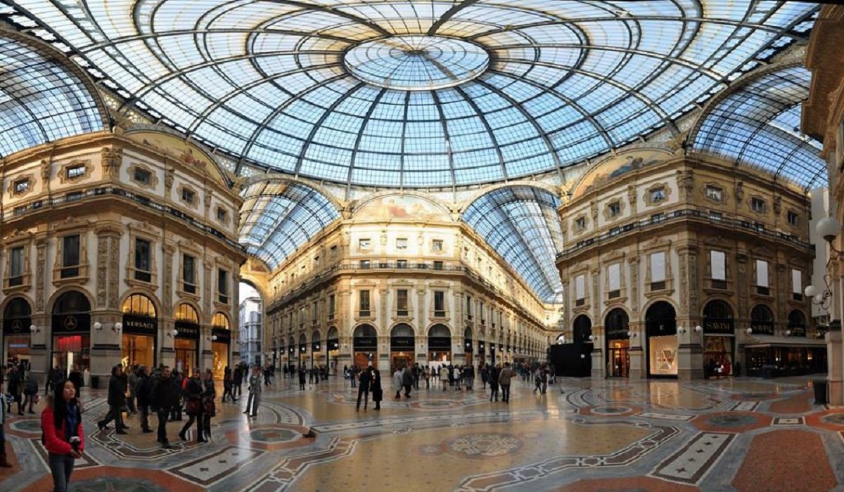 Asta per lo spazio Tim in Galleria a Milano: vince Giorgio Armani