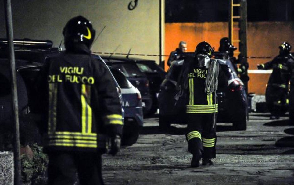 Incendio nella notte in un sottotetto in zona Navigli: due vittime