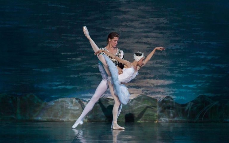 “Il Lago dei Cigni” a Milano: arriva il balletto più famoso del mondo