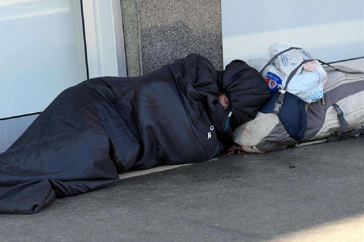 Milano, 70 clochard lasciati sotto la pioggia per un bando scaduto