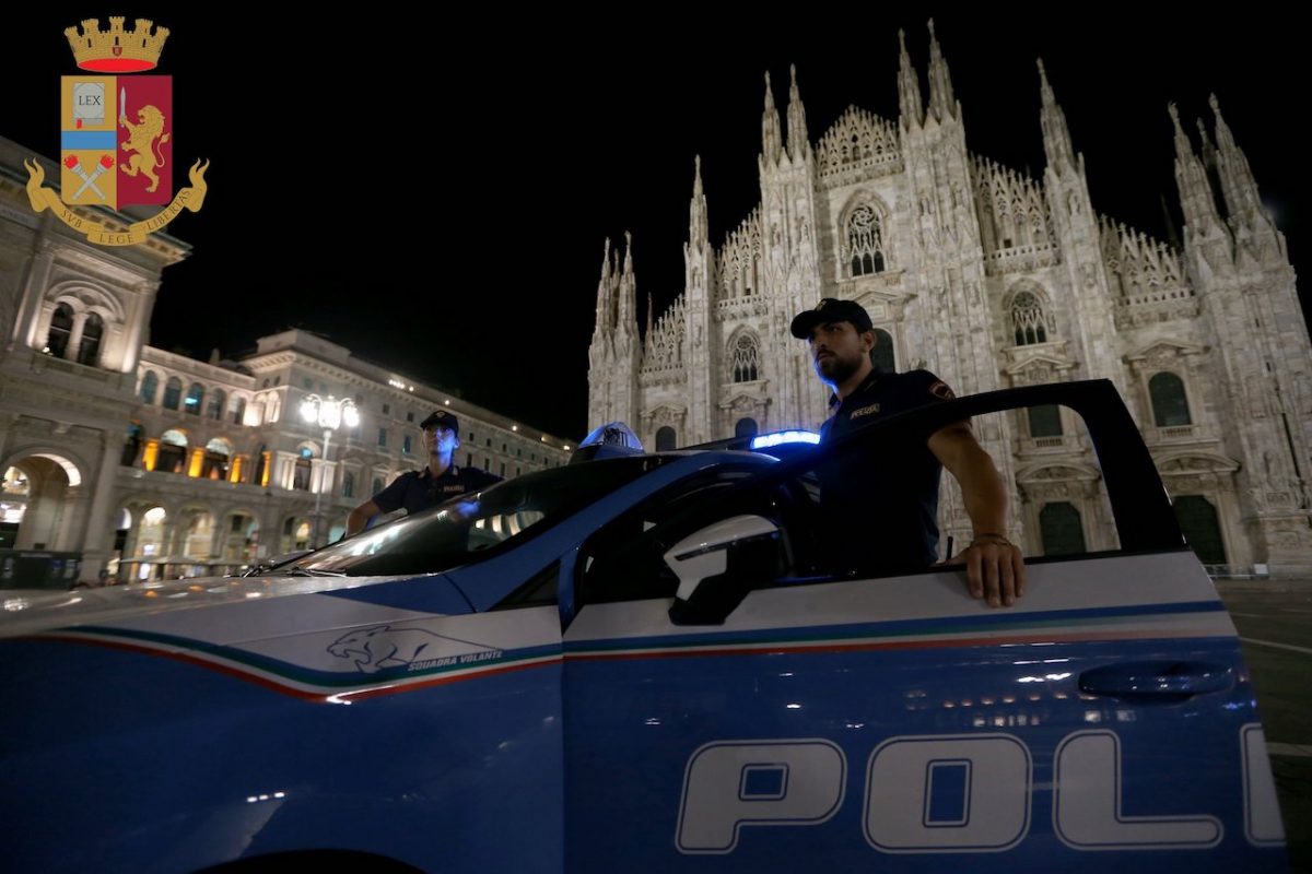 Guardia giurata accoltellata da un collega a Milano: “Era solo un gioco”