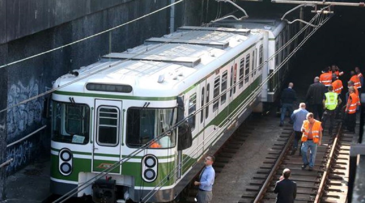 Suicidio sulla M2: uomo travolto e ucciso