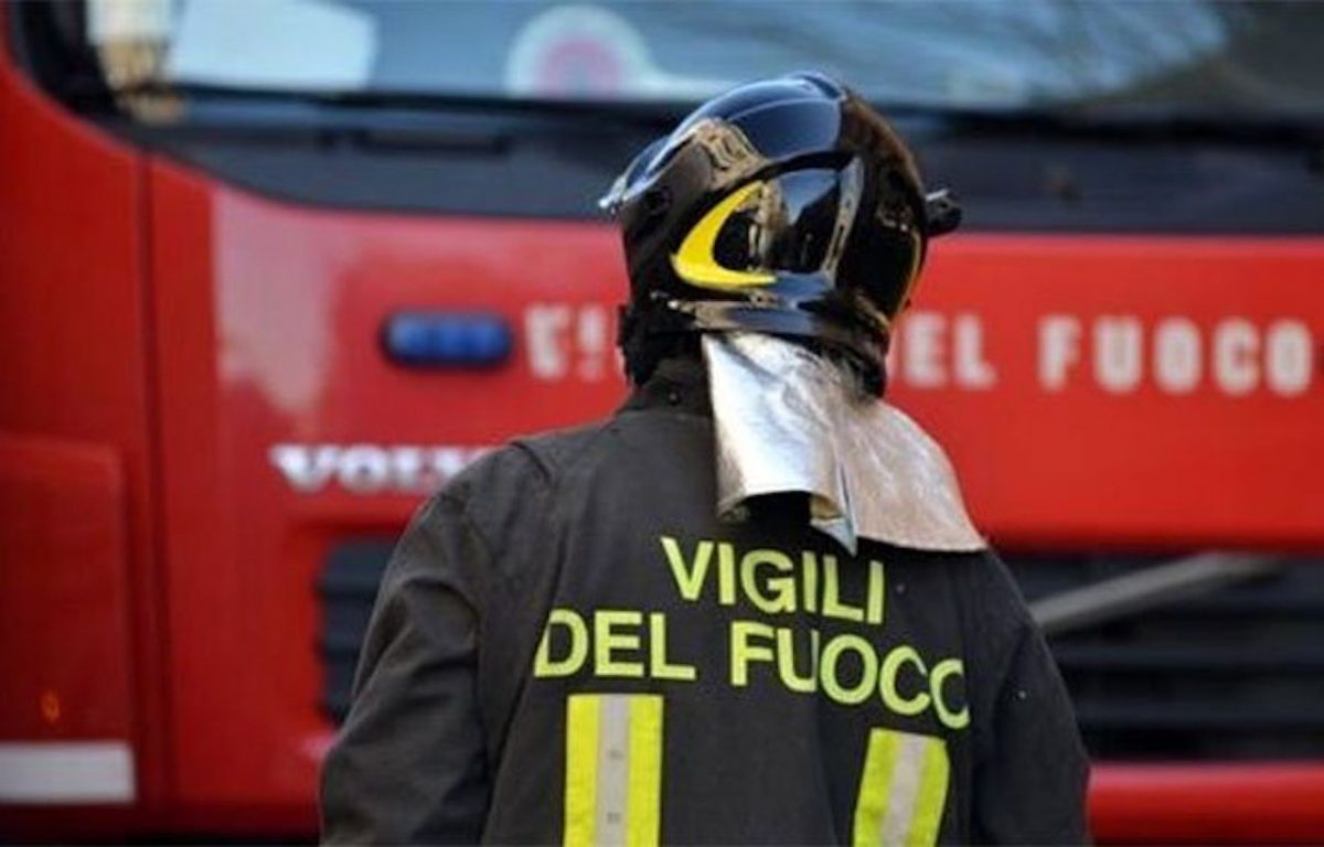 Incendio a Milano: fiamme in un ristorante in centro
