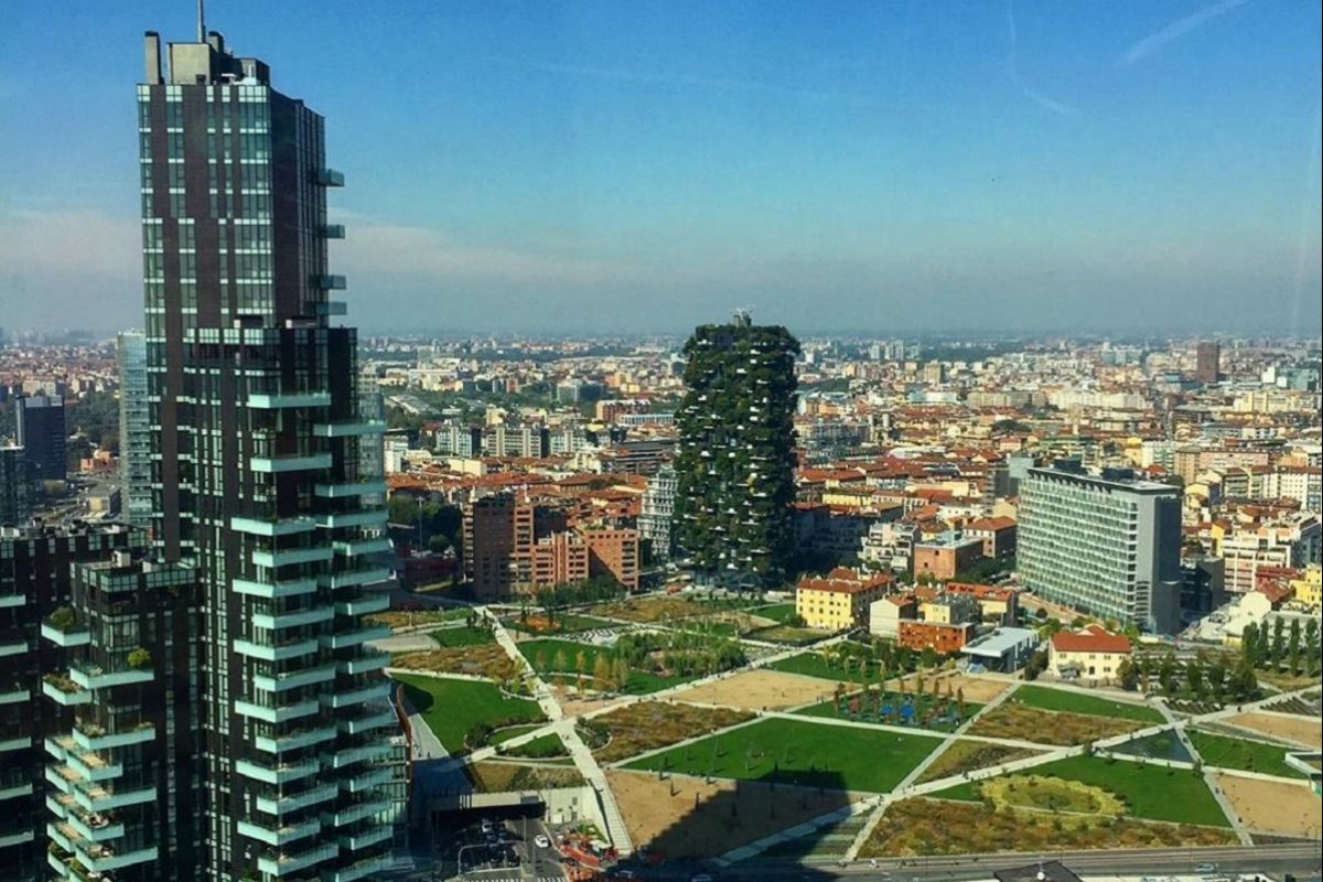 Milano, aumentano i contratti di lavoro: 28mila nuovi ingressi per Natale